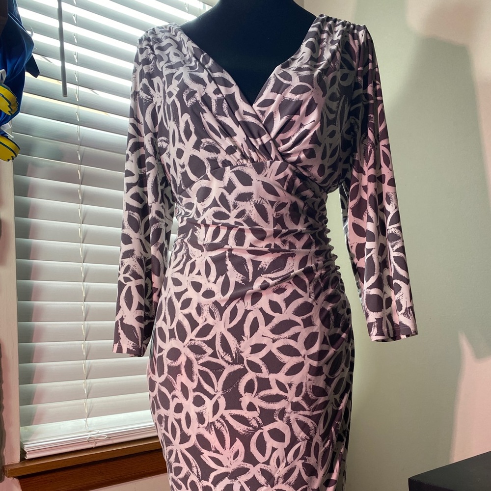 Abstract Grey flower print dress faux wrap, v neck, comfy stretchy size 16